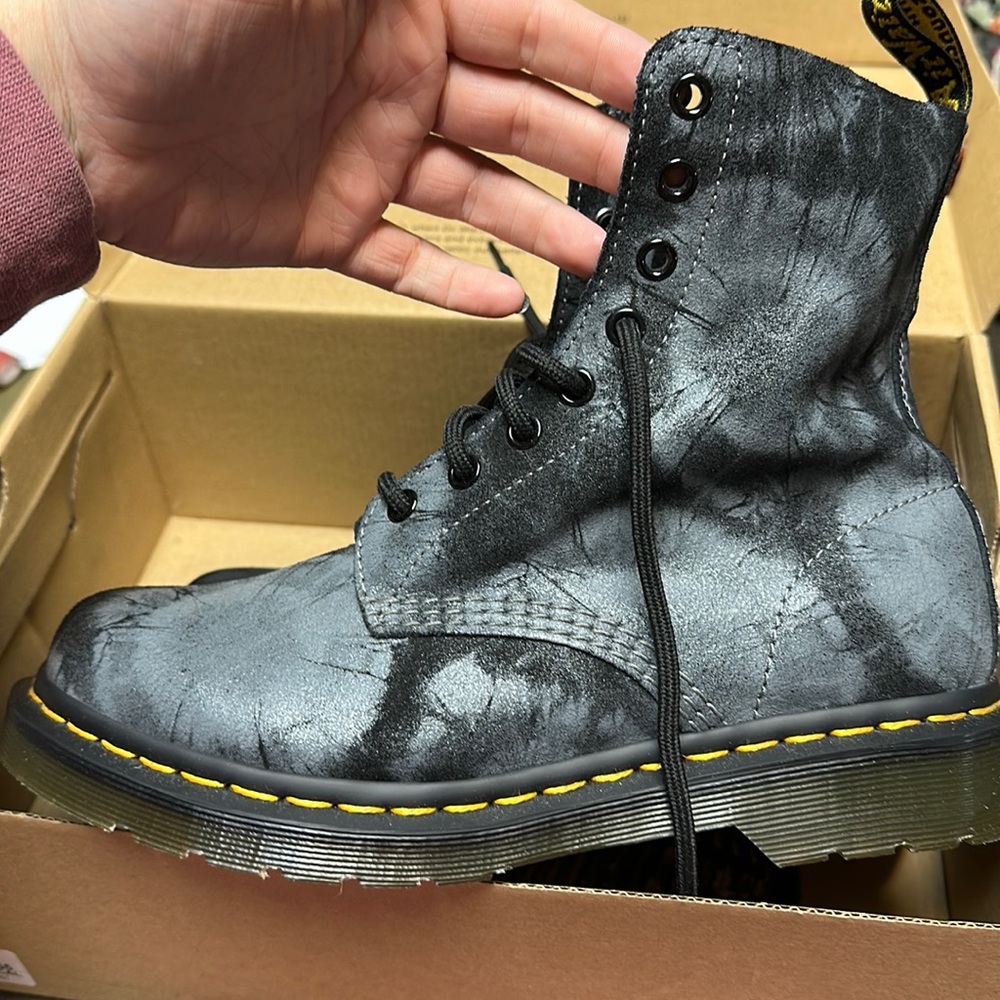 Tie dye Dr. Martens airwair